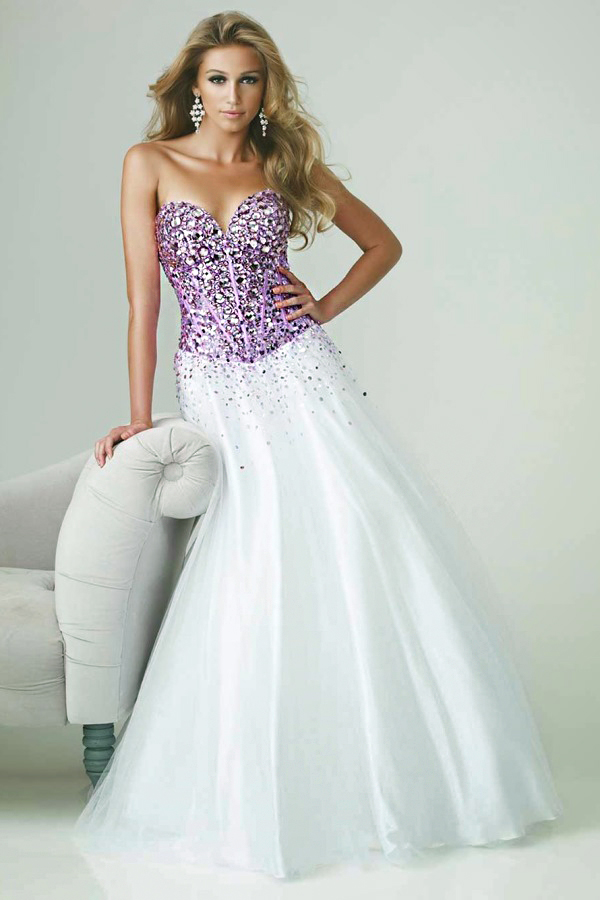 Фиолетово-белое свадебное платье