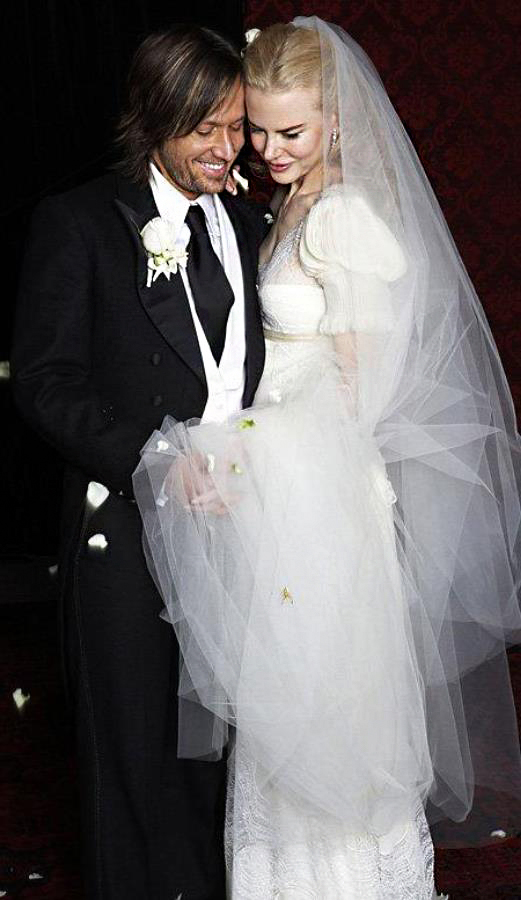 Nicole Kidman в белом свадебном платье от дизайнера Николаса Жаскера